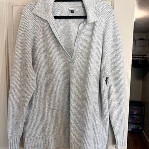 American Eagle- Gray V-Neck Sweater